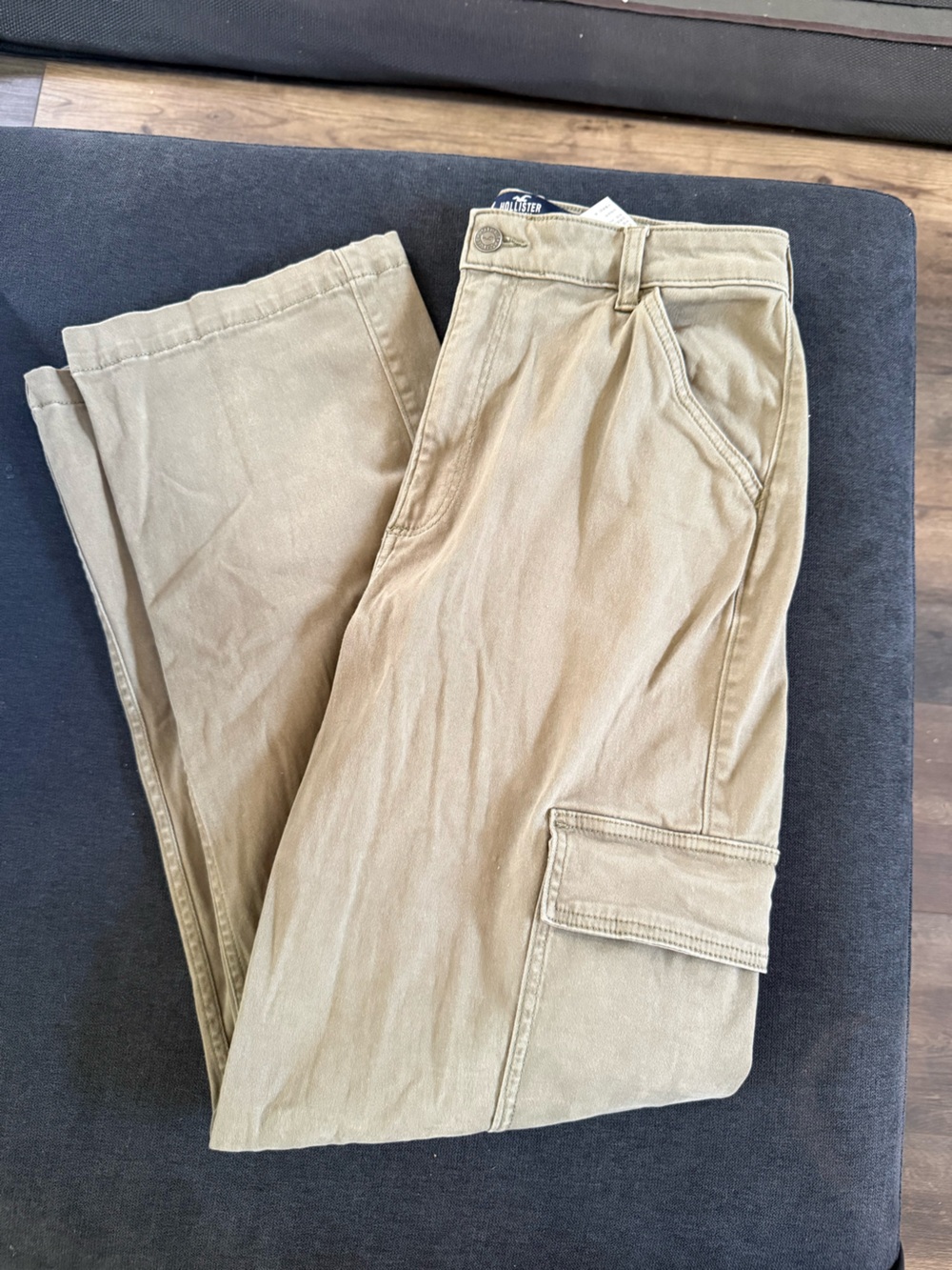 Hollister Women’s Cargo Pants in Green/Khaki